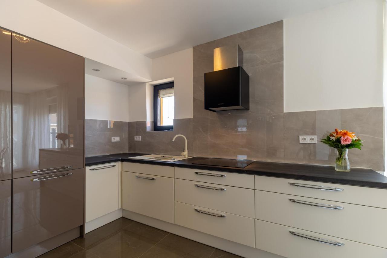 Villa Family And Friends Private Heated Pool With Jacuzzi Zadar Eksteriør billede